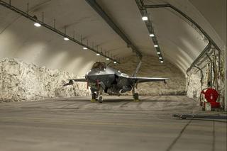 F-35 ukryte w górskim schrono-hangarze. Norwegia modernizuje go, by chronić myśliwce