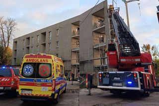 Tajemnicza śmierć na budowie. Ciało mężczyzny między rusztowaniem a ścianą