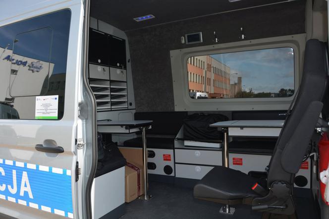 Volkswagen Crafter jako policyjny Ambulans Pogotowia Ruchu Drogowego