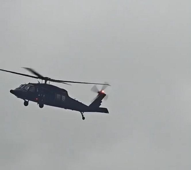Wojskowe śmigłowce latają nisko nad Warszawą. Co się dzieje?