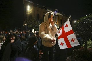 Wielkie protesty w Gruzji. Tłum wygwizdał Orbana 