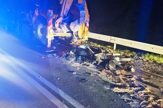 Cieniawa. Nie żyje młody motocyklista. Zderzył się czołowo z koparką