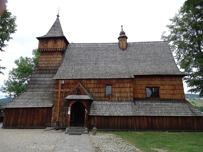 To jeden z najstarszych kościołów w Małopolsce. To w nim serialowy Janosik wziął ślub z Maryną!