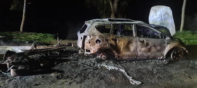 Pożar przyczepy kempingowej i samochodu w powiecie gostyńskim