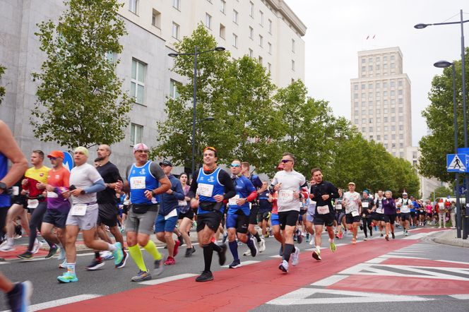 Uczestnicy Maratonu Warszawskiego 2025