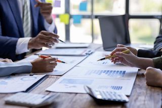 Zielony zwrot w bankowości. Zielone finasowanie nieruchomości komercyjnych – czy ESG będzie nowym standardem kredytowym?