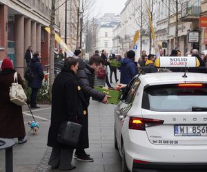 Tłusty Czwartek 2025 w Warszawie. Politycy Polski 2050 rozdawali pączki