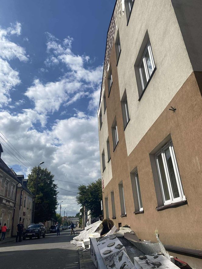 Spadła elewacja w Bialej Podlaskiej