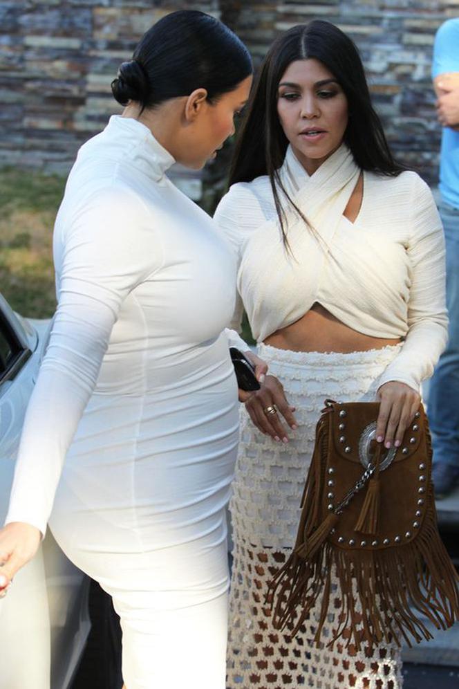 Kim Kardashian w białej sukience
