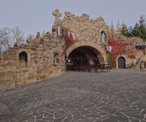 To jedna z najstarszych wsi w Małopolsce. Jest nazywana polskim Lourdes