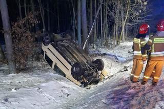 Roztrzaskał fiata i uciekł. Zostawił ciężko rannego kolegę. 25-latek pijany i z sądowym zakazem
