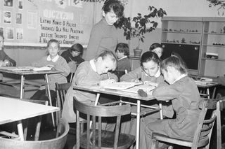 Mleko, mundurki i Lenin. Szkoła w PRL-u to był inny świat! Pamiętasz?