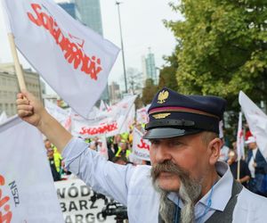 Protest związków zawodowych PKP Cargo i Poczty Polskiej w Warszawie