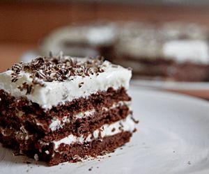 Basia - czekoladowy biszkopt z bitą śmietaną.  Klasyczne połączenie, które zawsze się sprawdza