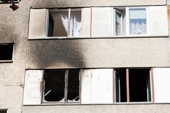 Pożar w bloku w Ostrowie Wielkopolskim. Nie żyje jedna osoba, 10 jest rannych