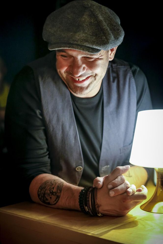 Tomasz Karolak ma dziś urodziny. Za te role fani pokochali go najbardziej!