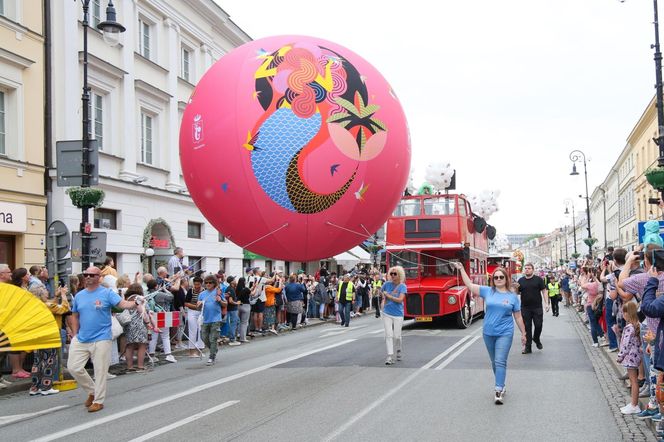 Parada Syrenki 2025 przeszła ulicami Warszawy. Na trasie 20 barwnych platform