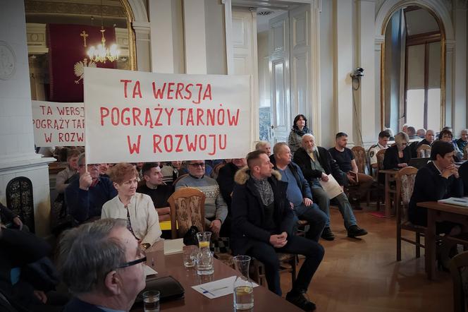 Protest na sesji. Mieszkańcy chcą zmiany wariantu wschodniej obwodnicy Tarnowa [AUDIO] 