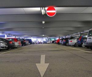 Płatne parkingi przy centrach handlowych bezpodstawne?