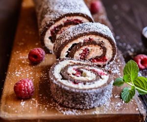 Rolada kokosowa bez pieczenia. Prosta, ekspresowa i rozpływająca się w ustach