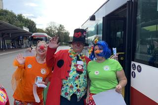 Dr Clown zaraża śmiechem w Światowym Dniu Uśmiechu