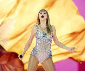 Taylor Swift w Polsce 2024 - MERCH będzie dostępny wcześniej. Znamy godziny otwarcia stoiska z gadżetami 