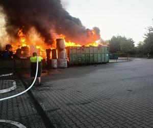 Pożar kontenerów z plastikam w Tychach