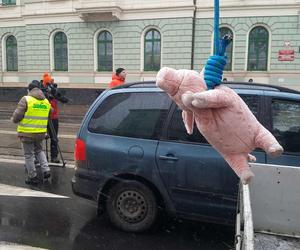 Dźwięk kilkuset klaksonów niesie się po Bydgoszczy. Rolnicy: Bez nas będziecie głodni, nadzy i trzeźwi