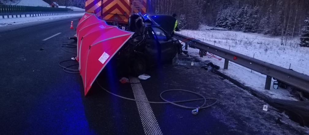 Stawiguda: Śmiertelny wypadek na DK 51. Auto wjechało w wóz strażacki [FOTO]