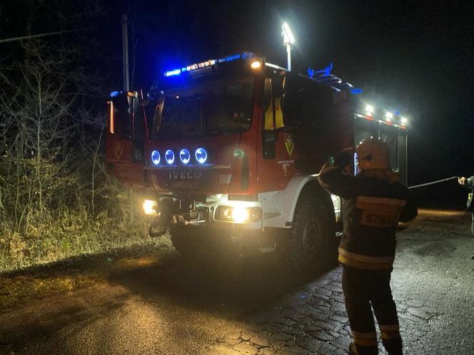 Wichury na Dolnym Śląsku. Silny wiatr zerwał dach z budynku, strażacy interweniowali 200 razy