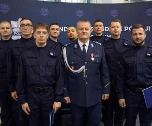 Nowi policjanci wypowiedzieli słowa przysięgi. Na Warmii i Mazurach rekrutacja wciąż trwa [ZDJĘCIA]