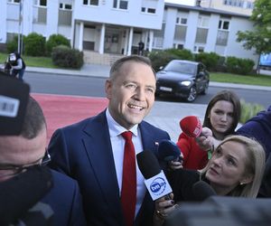 Karol Nawrocki przyjechał do TVP. Symboliczny gest i mocne wsparcie z zaplecza