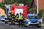 Zniszczony przez drona dach budynku mieszkalnego w miejscowości Wyryki