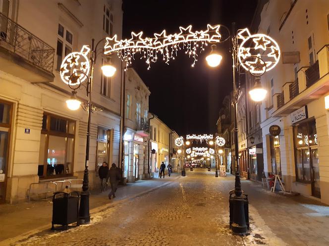 Nowy Sącz zmienił się na święta. Jest kolorowo i bajkowo 