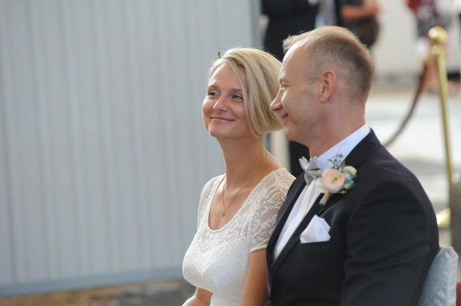 Porównaliśmy suknie ślubne córek prezydentów