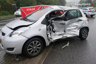 Śmiertelny wypadek na DW941 w Ustroniu. Nie żyje kobieta [ZDJĘCIA]