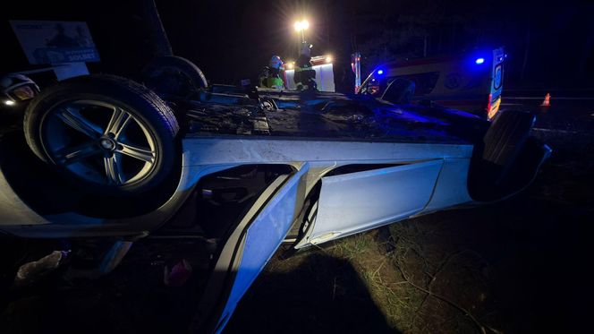 Straszliwe dachowanie na DK 10! W środku pojazdu były dzieci