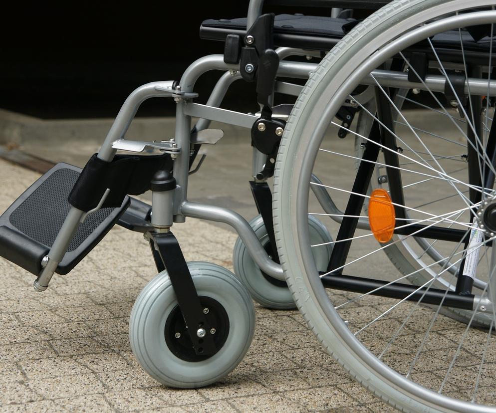 Ukradli wózek inwalidzki, żeby… sobie pojeździć. Straszna głupota młodych ludzi