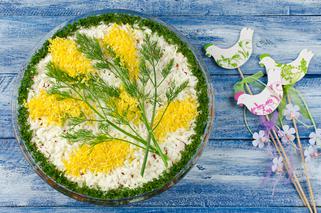 Smaki Wielkanocy: tradycyjna sałatka jarzynowa i sałatka Mimoza