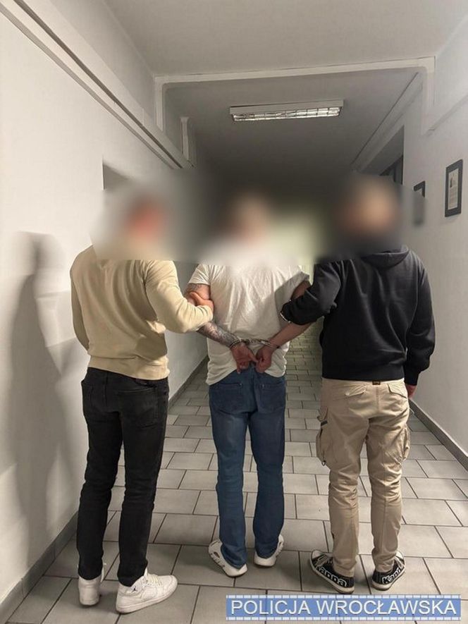 Wrocław. Rozlał benzynę na stacji i ją podpalił. 49-latek w rękach policji [ZDJĘCIA]