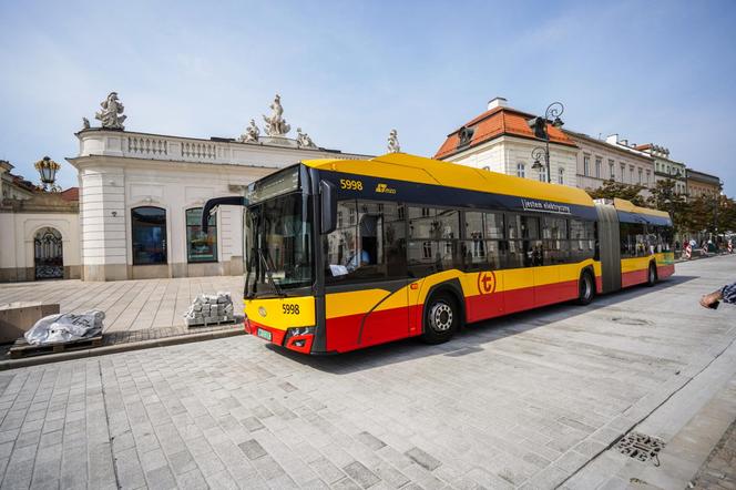 Remont Krakowskiego Przedmieścia. Dyrektor ZDM przegrał zakład! Poszło o termin zakończenia prac