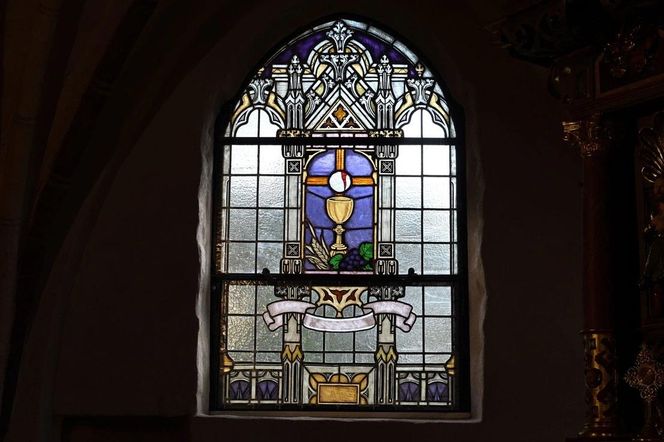 Witraż w kościele pw. św. Antoniego w Osiekach