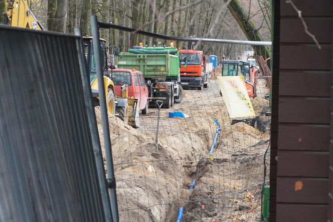 Główne wejście do Parku Planty zagrodzone