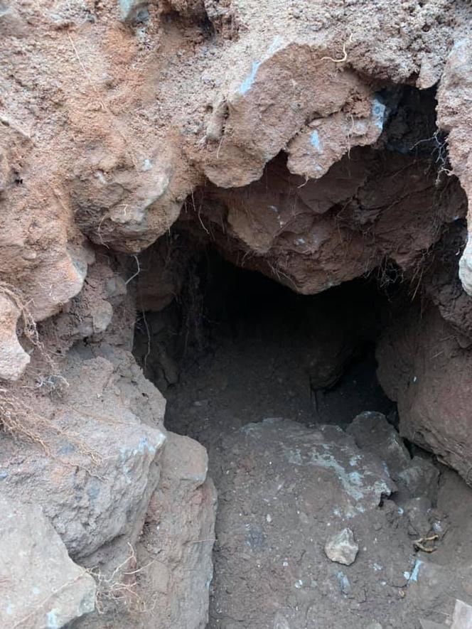 NIESAMOWITE! Koło Kielc odkryto tajemniczą jaskinię! Co jest w środku? [ZDJĘCIA]