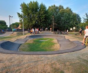 Tor rowerowy pumptrack nad zalewem Muchawka w Siedlcach oddany do użytku!