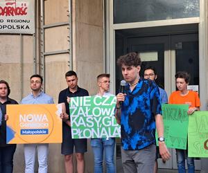 Manifestacja w obronie dóbr przyrody i klimatu w Krakowie