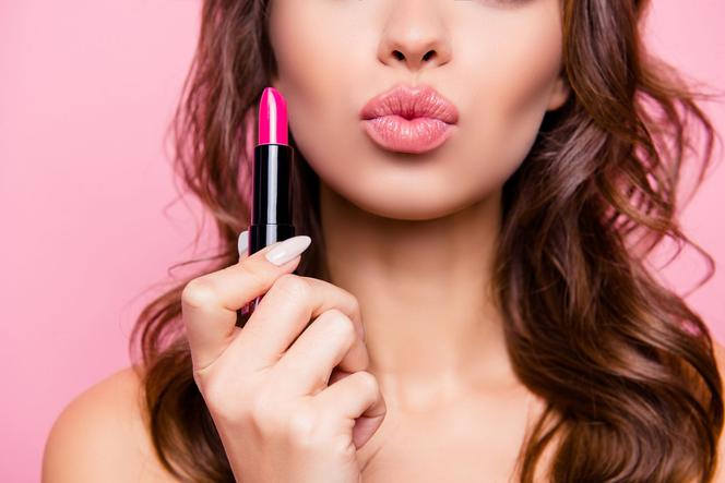 Pink Lips Challenge: na czym polega? Dlaczego kobiety biorą w nim udział?