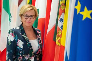 Jadwiga Wiśniewska z Brukseli przyjeżdża kopać w ogródku