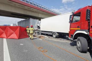 Trzy samochody ciężarowe zderzyły się na autostradzie A4. Nie żyje jedna osoba 