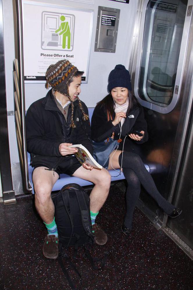 W USA jeździli metrem bez spodni!